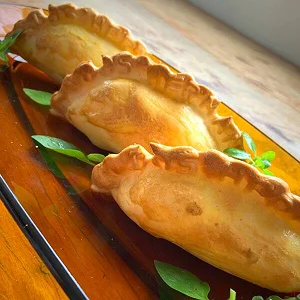 Empanada de QUEIJO MINAS COM  oréGANO