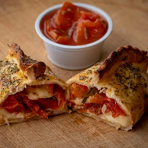 Empanada de Tomate com Queijo
