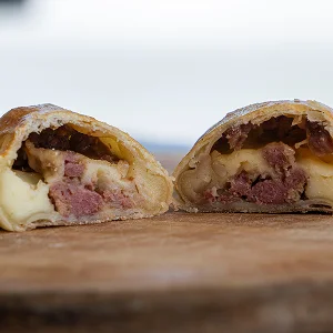 Empanada de Calabresa com queijo