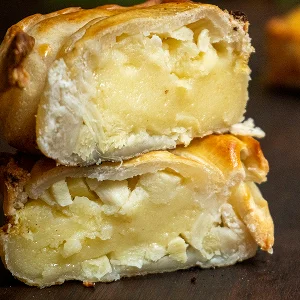 Empanada de PALMITO COM QUEIJO